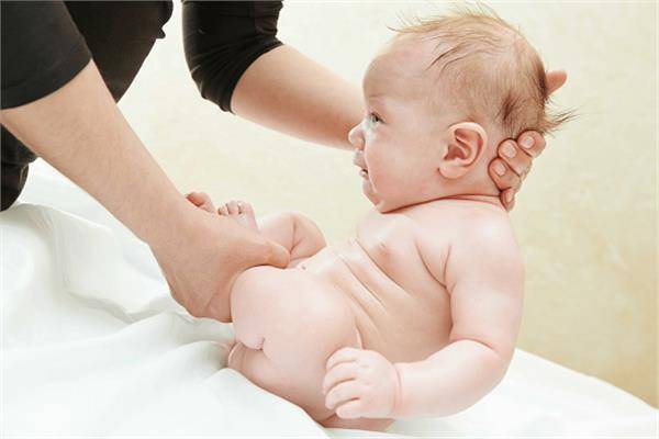 صعوبة التبرز عند الأطفال... متى تقلق ومتى تطمئن؟