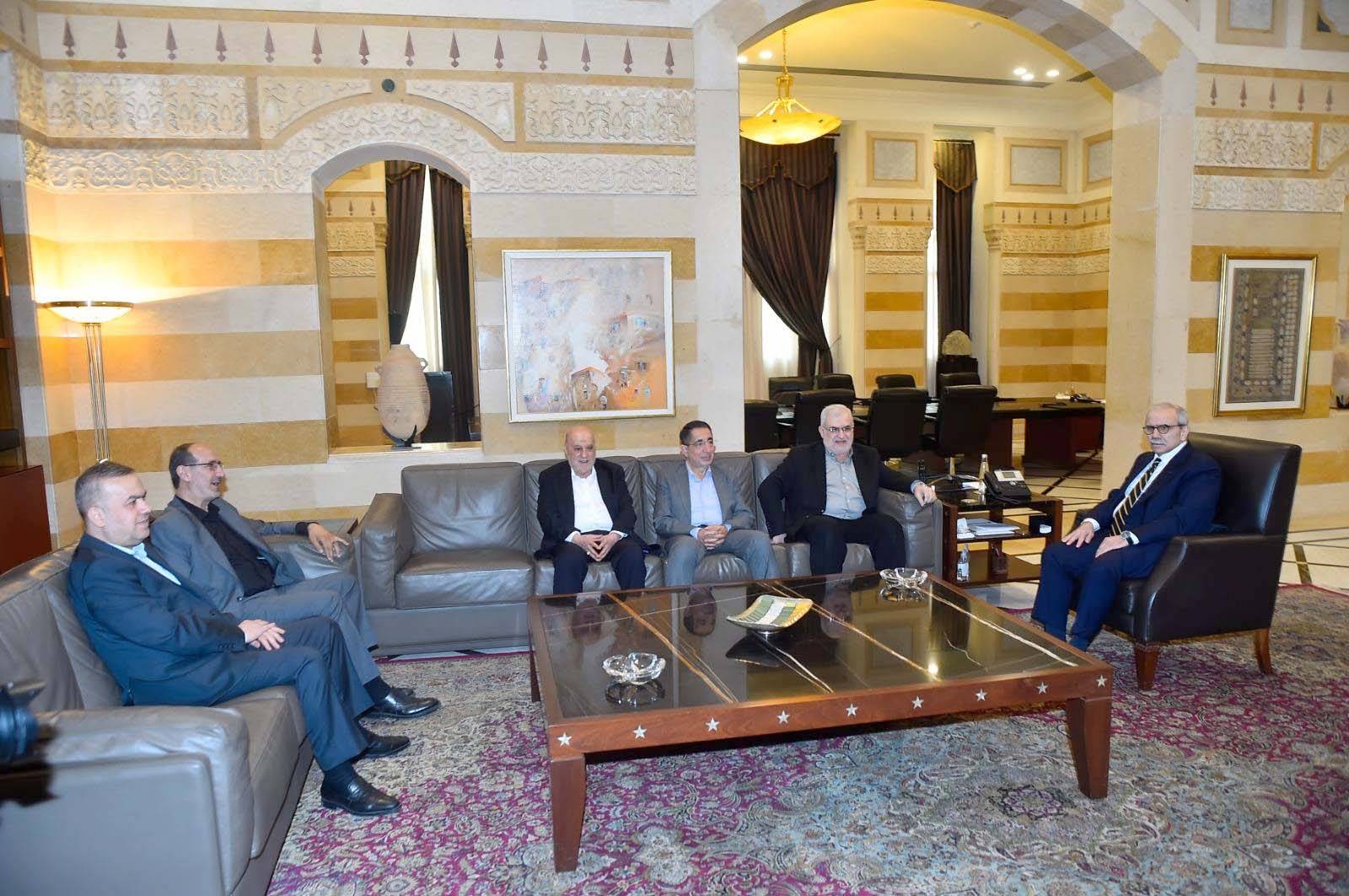 الحكومة تفرض والناس تتألم... ولا عدالة في توزيع الأعباء
ملف اعادة الاعمار يأخذ منحى جديا... وسلاح المخيمات: معركة قد تتأجل؟