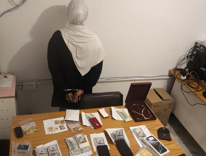 توقيف امرأة سرقت مبلغاً ماليًا ومصاغًا من منزل... واسترجاع المسروقات