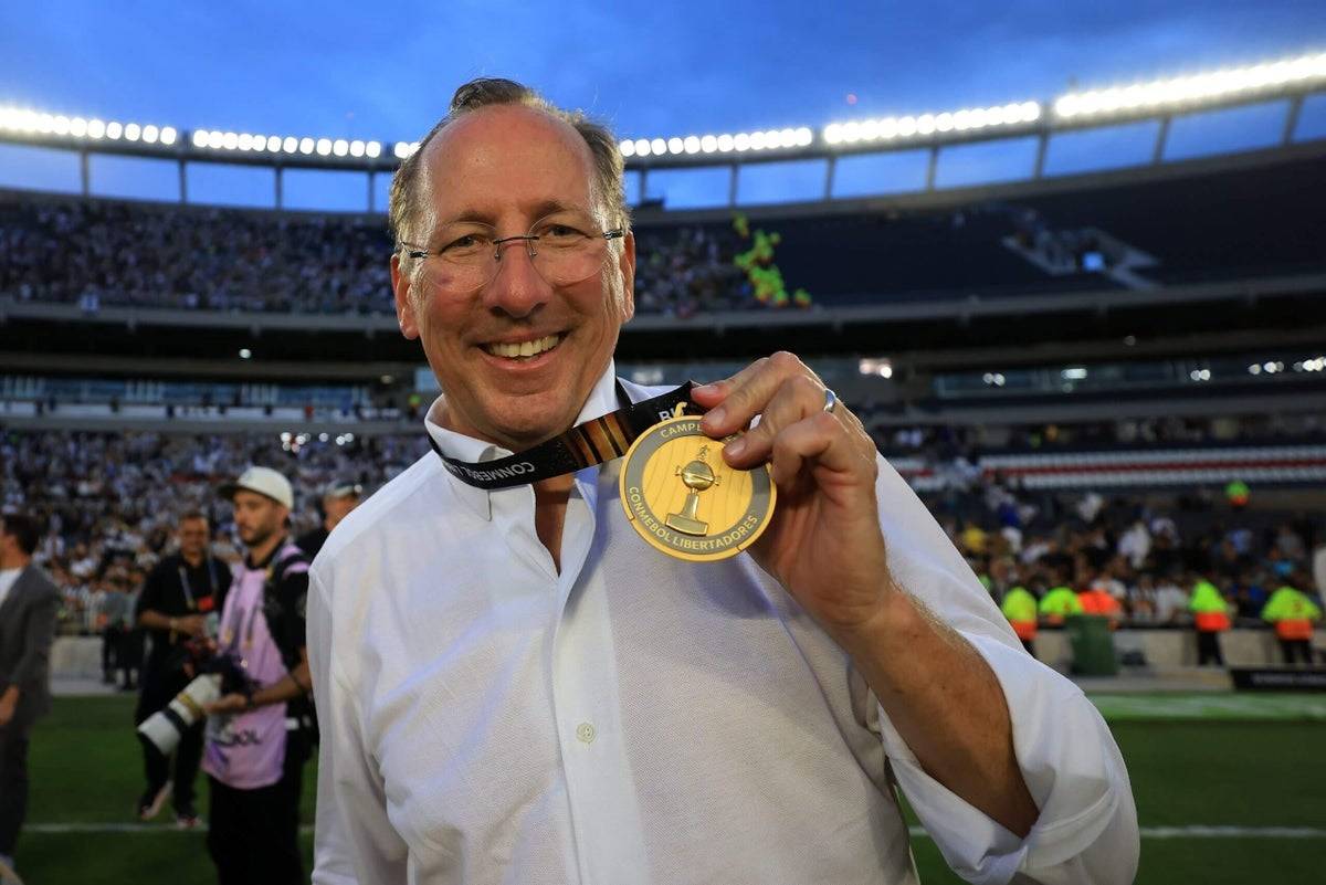 صديق ترامب ينقذ كريستال بالاس