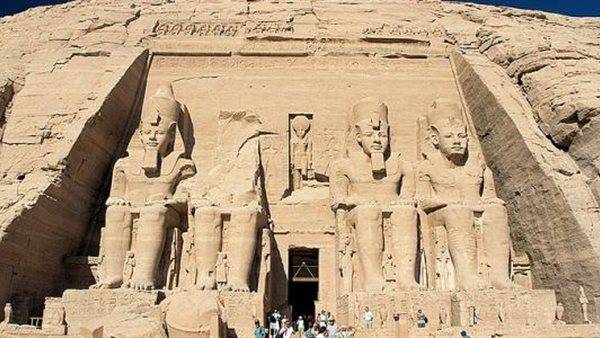 "لغز كليوباترا".. في باريس