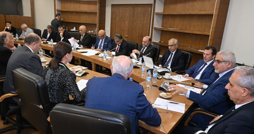 لجنة الاشغال تطلب من الحكومة
الرجوع عن قرار هدم الاهراءات