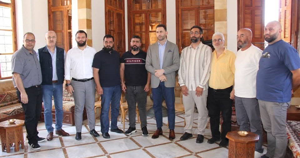 وفد من "رابطة العاملين" في "اللبنانيّة"
بحث مع تيمور جنبلاط أحقيّتهم بالتثبيت