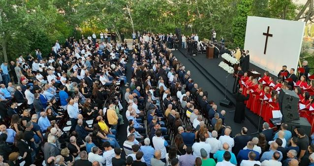 قداس في إهدن بذكرى 13 حزيران
فرنجيه: للتعلمّ من الماضي والنظر
بواقعيّة حيال ما يجري في المنطقة