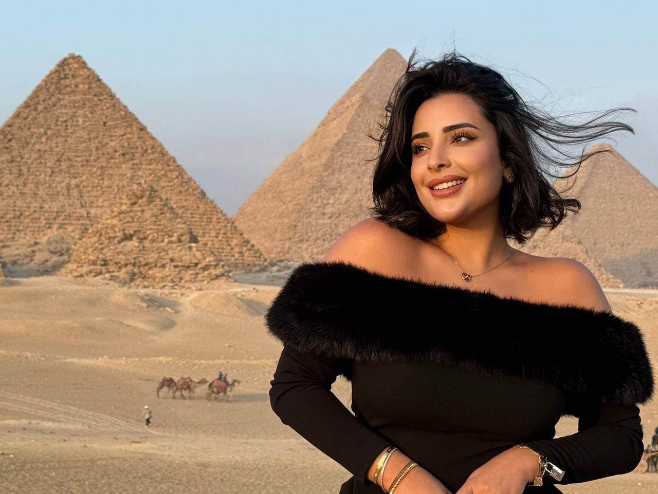 سلمى مبارك … أيقونة الأناقة والسفر في العالم الرقمي
