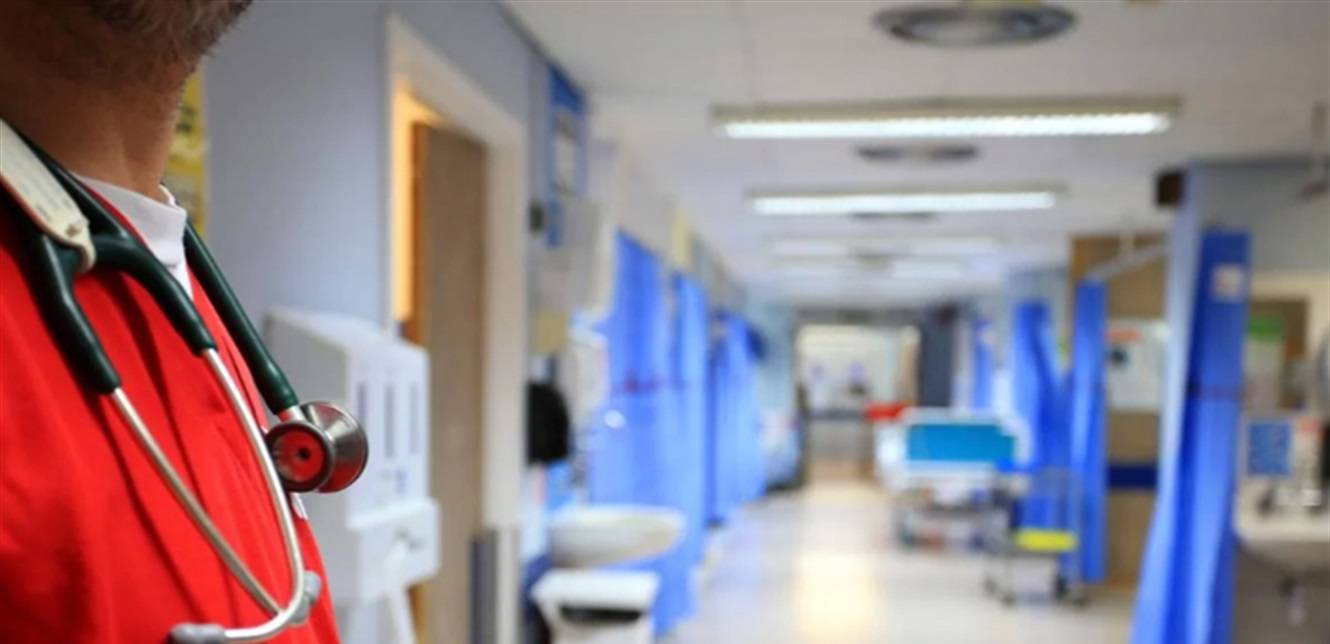 لم يكن يستطيع التنفس بشكلٍ طبيعيّ.. إبن فنان شهير خضع لعمليّة "دقيقة" وهذا ما كشفه والده