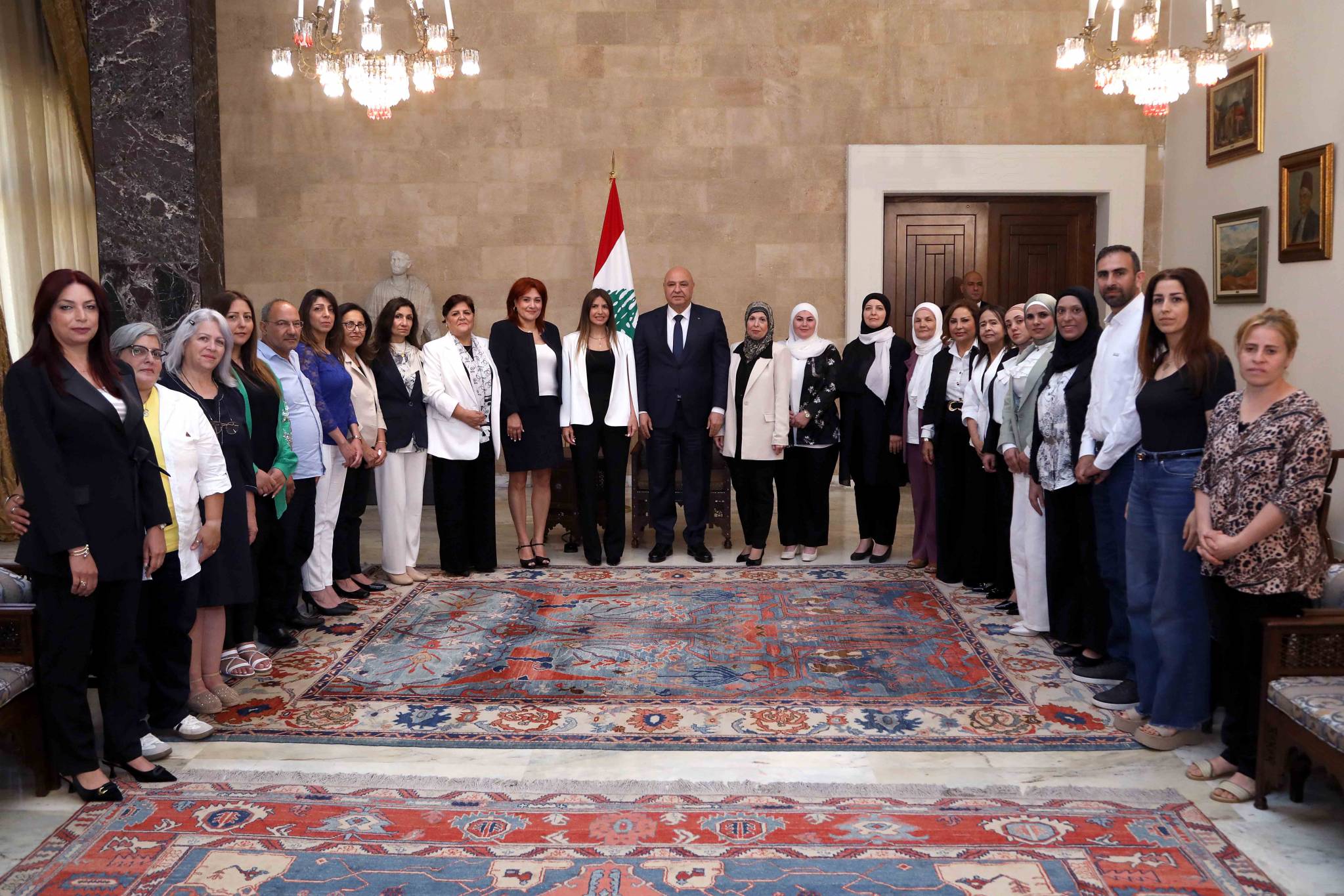 حاكم مصرف لبنان استأذنه للسفر الى واشنطن
عون: من الواجب إحترام
كرامة الأساتذة والمحافظة عليها