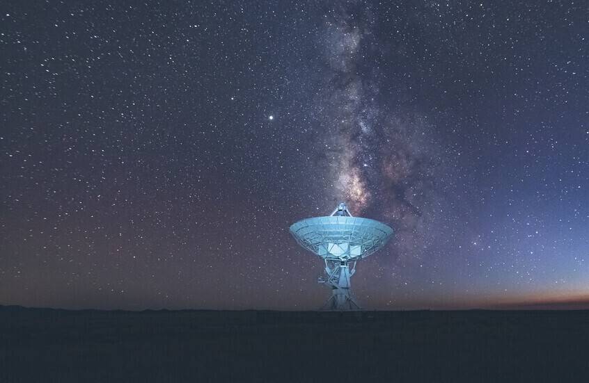 إشارة غامضة من الفضاء