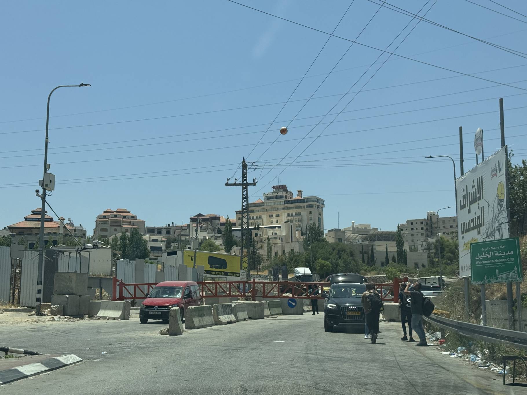 سلطات الاحتلال تشدد قبضتها على الضفة الغربية في خضم التصعيد مع إيران