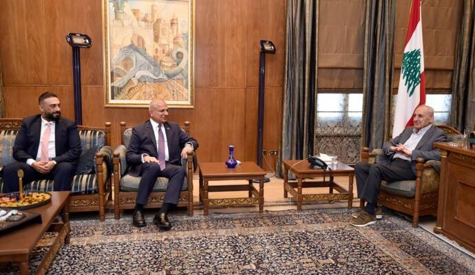 بري عرض والقائم بالاعمال العراقي للاوضاع في لبنان والمنطقة