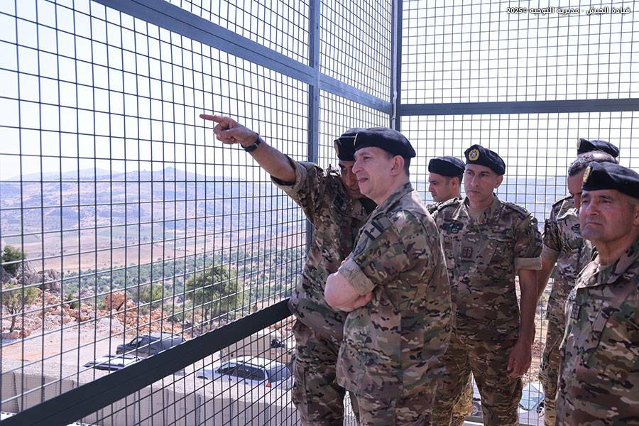 تفقد عددا من الوحدات المنتشرة في منطقة البقاع الغربي
قائد الجيش: ماضون في تحمُّل المسؤوليّة
ولن نتراجع مهما بلغت التحدّيات