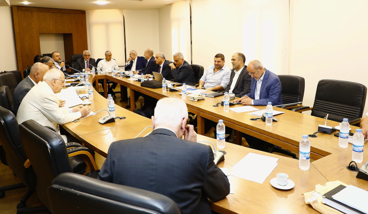 لجنة الاشغال النيابية ترد اقتراح اعفاء

شاحنات النقل الخارجي من الرسوم