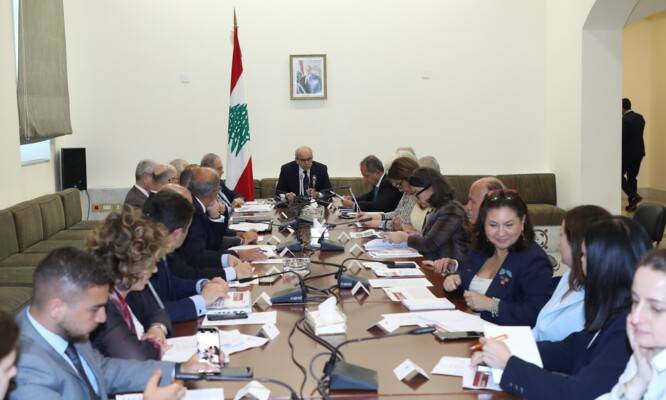 رحّب بدعم البنك الدولي... والتقى زواراً  
سلام ترأس اجتماعاً لمناقشة صندوق تعافي لبنان:
خطوة لتعزيز جهود التعافي وإعادة الإعمار