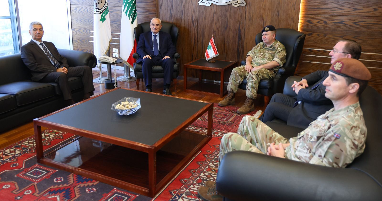 الأدميرال ألغرين جال على المسؤولين... وعرض للوضع العام في المنطقة
ولبنان الرسمي  يطالب بالتمديد لليونيفيل