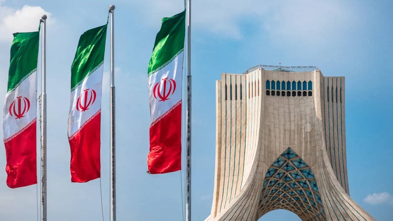 استشهاد عالم نووي إيراني وعدد من موظفي سجن "إيفين"... وإلقاء القبض على 6 عملاء "اسرائيلين"