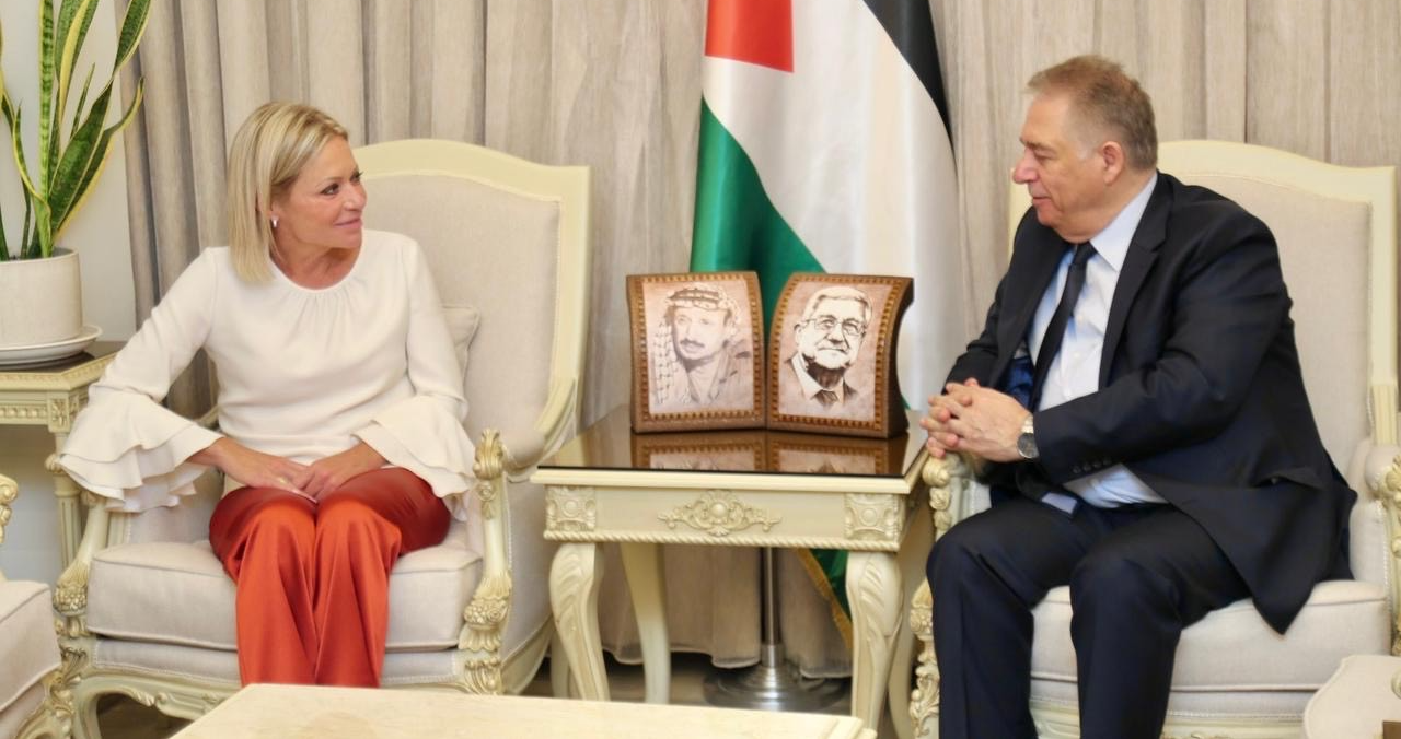 دبور استقبل بلاسخارت :
مُلتزمون بسيادة لبنان