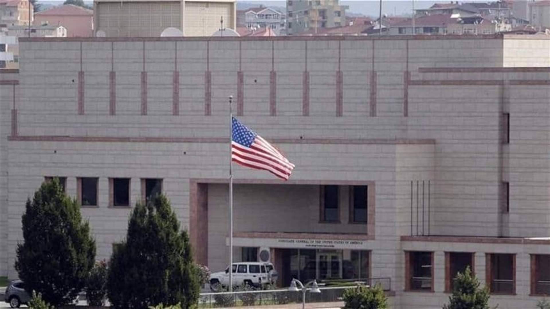السفارة الأميركية في بيروت ترفع إجراءات مغادرة موظفيها وتحذر من السفر إلى لبنان