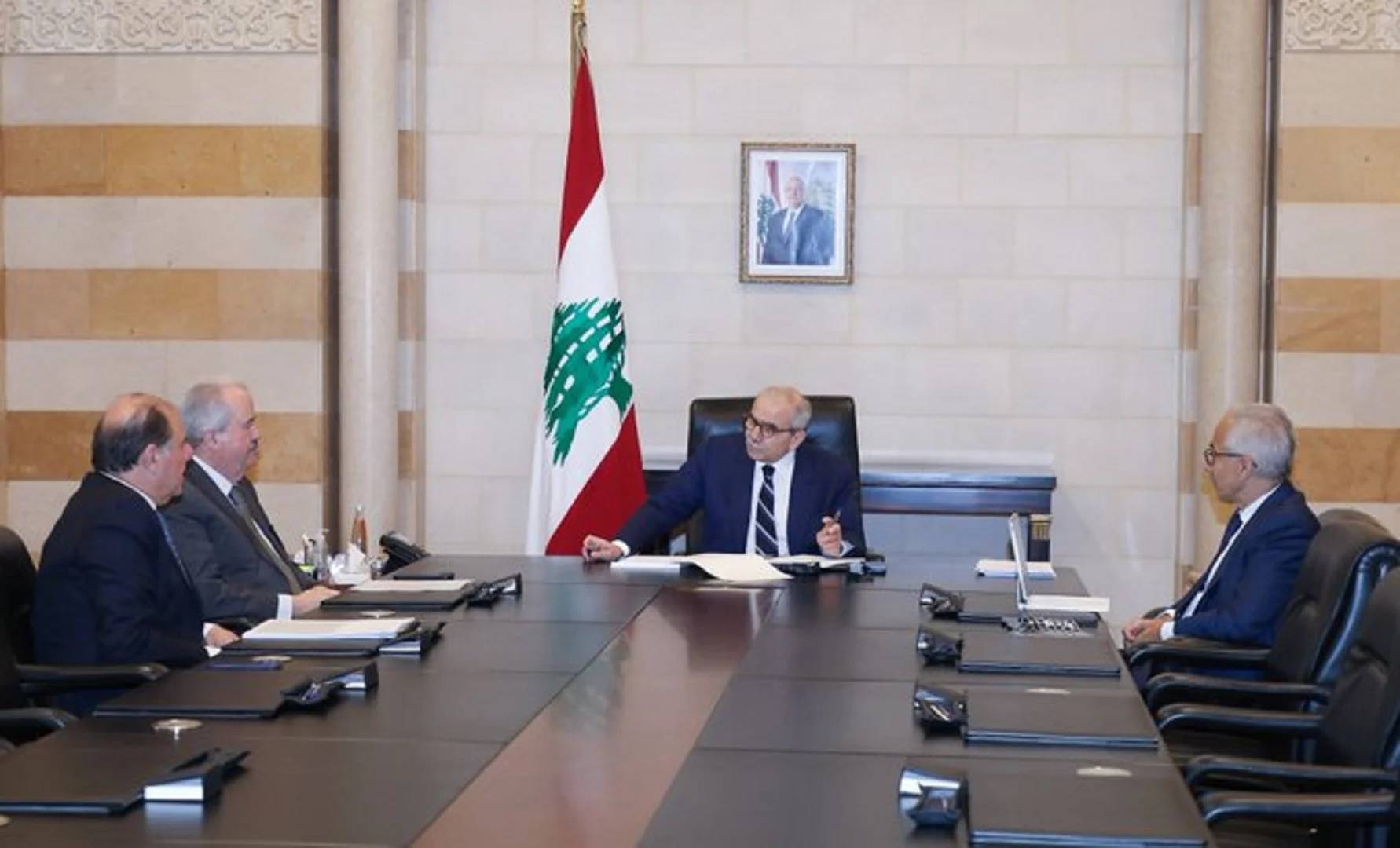 اجتماع في السراي الحكومي بحث في ملف الفجوة المالية