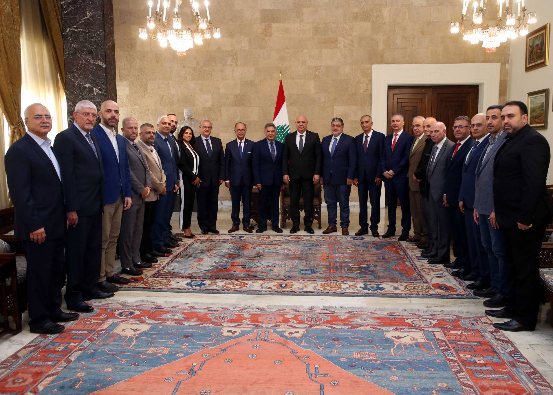 بحث مع الحجار الأوضاع الأمنيّة... والتقى سفير تونس وترزيان
عون : "اللبنانيّة" من صلب اهتماماتي... ولمواجهة بعض عمليّات الاحتيال الطبّي
