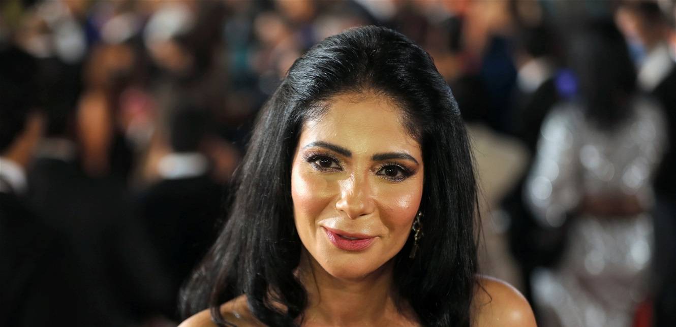منى زكي تبدأ حملة الترويج لفيلمها المرتقب