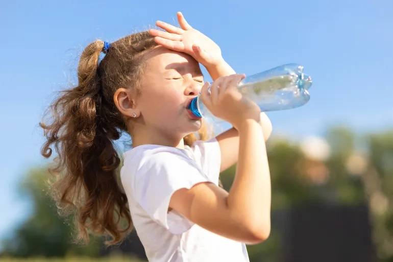 ما هي ضربة الشمس؟... علامات يجب الانتباه إليها خلال موجة الحر!