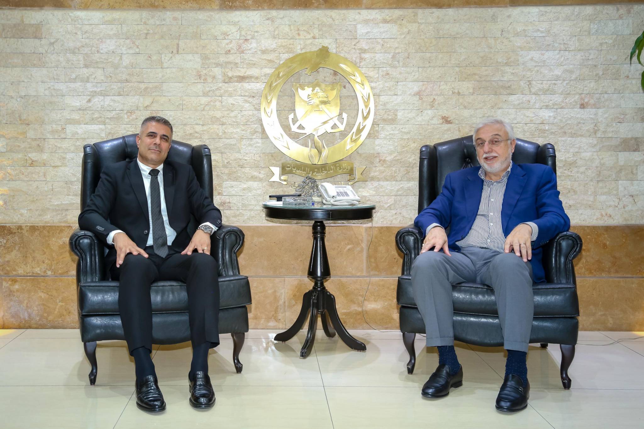 فرح بحث في سُبل دعم مع الدفاع المدني