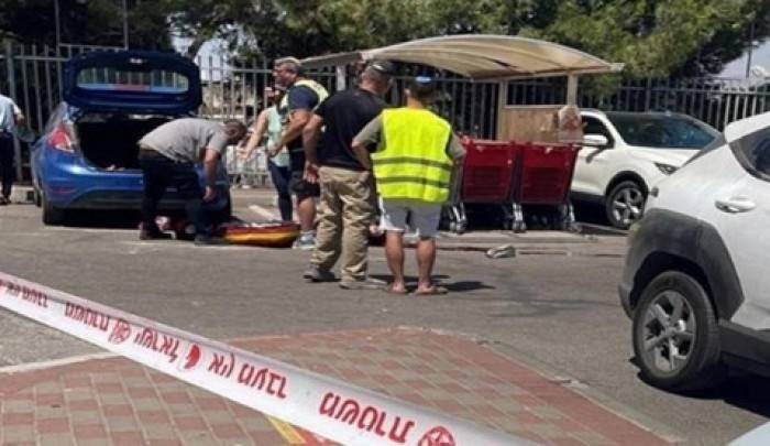 مقتل جندي في عملية طعن واستشهاد المهاجمين
أبو عبيدة يبارك العمليات في الضفة ويدعو للانتفاض