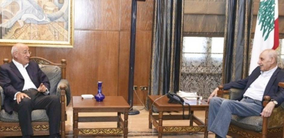 بحث مع العريضي في المستجدات
بري دعا الى جلسة
مشتركة لهيئة مكتب المجلس