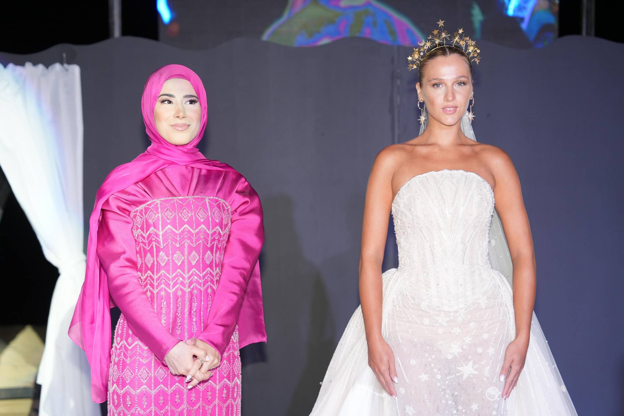 في أمسية ساحرة على شاطئ البحر..المصمّمة ريم صالح تطلق عرضها الأول لمجموعة “أسرار السماء”