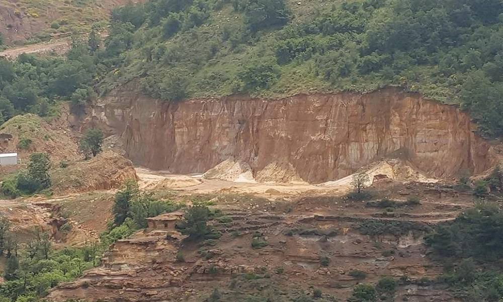الكسارات تأكل لبنان... جبال تُسحق وأطفال يختنقون بالغبار