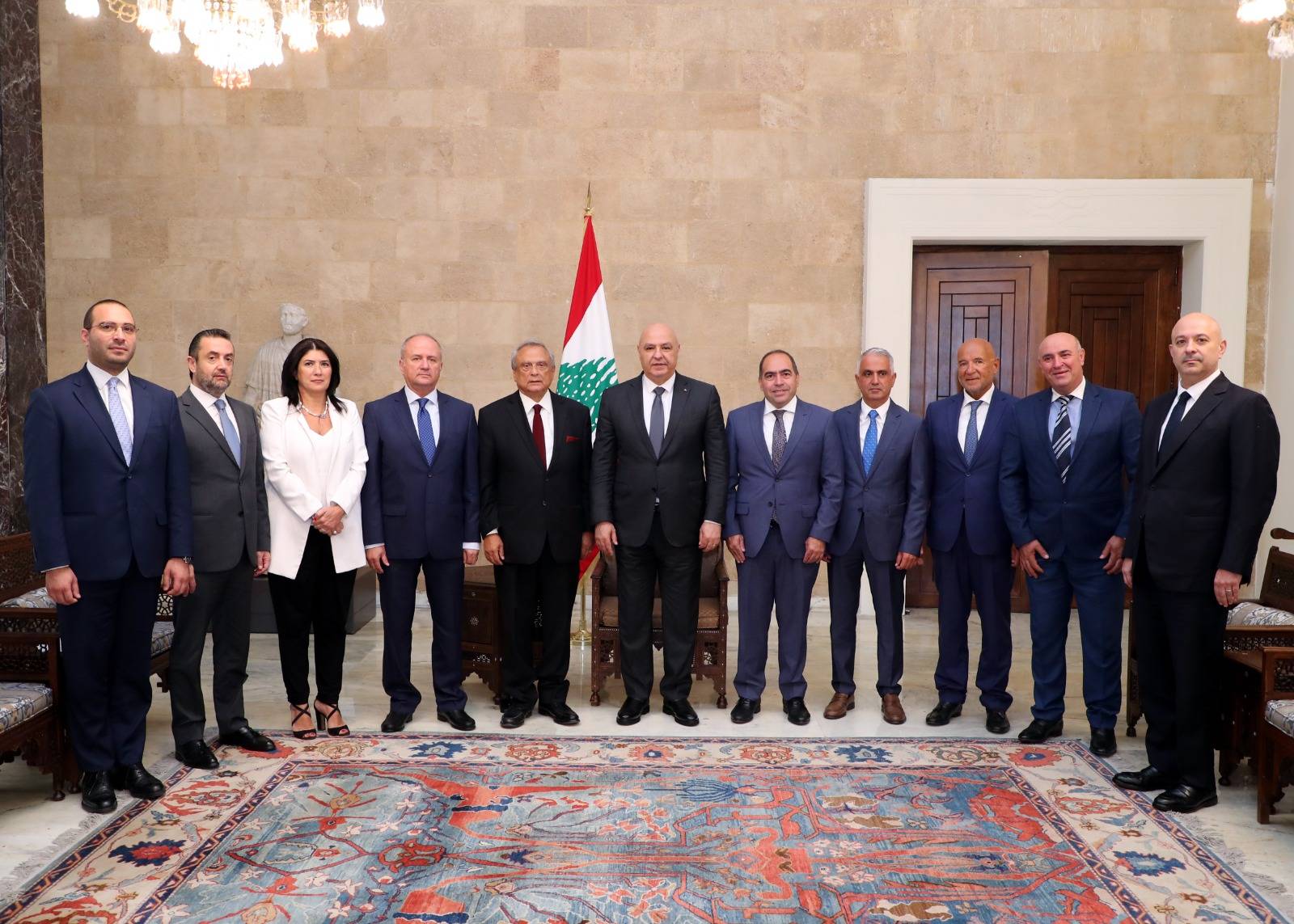 التقى  مجلس ادارة مصرف الاسكان ووفد المؤسسات السياحية
عون : مستعدون لمساعدتكم في تأمين المزيد من القروض