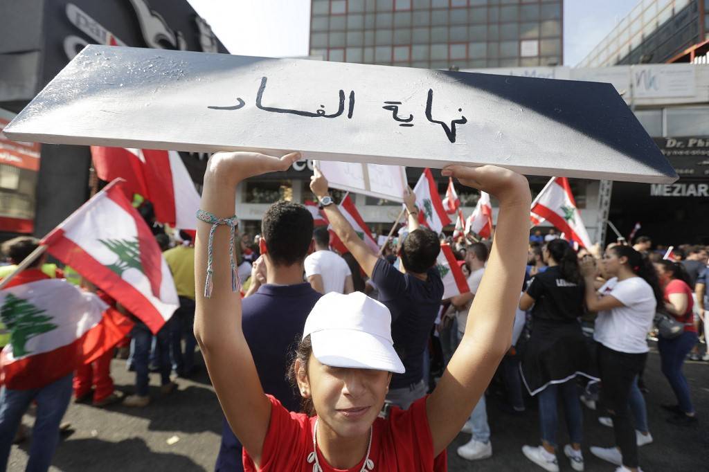 الحرب ضدّ الفساد "مكملة"... طلبات رفع الحصانة الى مجلس النواب قريباً
وزراء الى التحقيق... ولجنة نيابيّة مُصغرة تجهّز التقارير