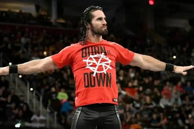 رياضة تمثيلية؟... نجوم WWE يعانون من إصابات حقيقية كلاعبي كرة القدم