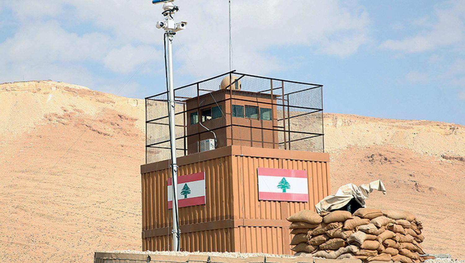الجيش نفى ما يتم تداوله حول دخول مُسلّحين الى لبنان
وانسحاب الجيش من مناطق حدوديّة في البقاع