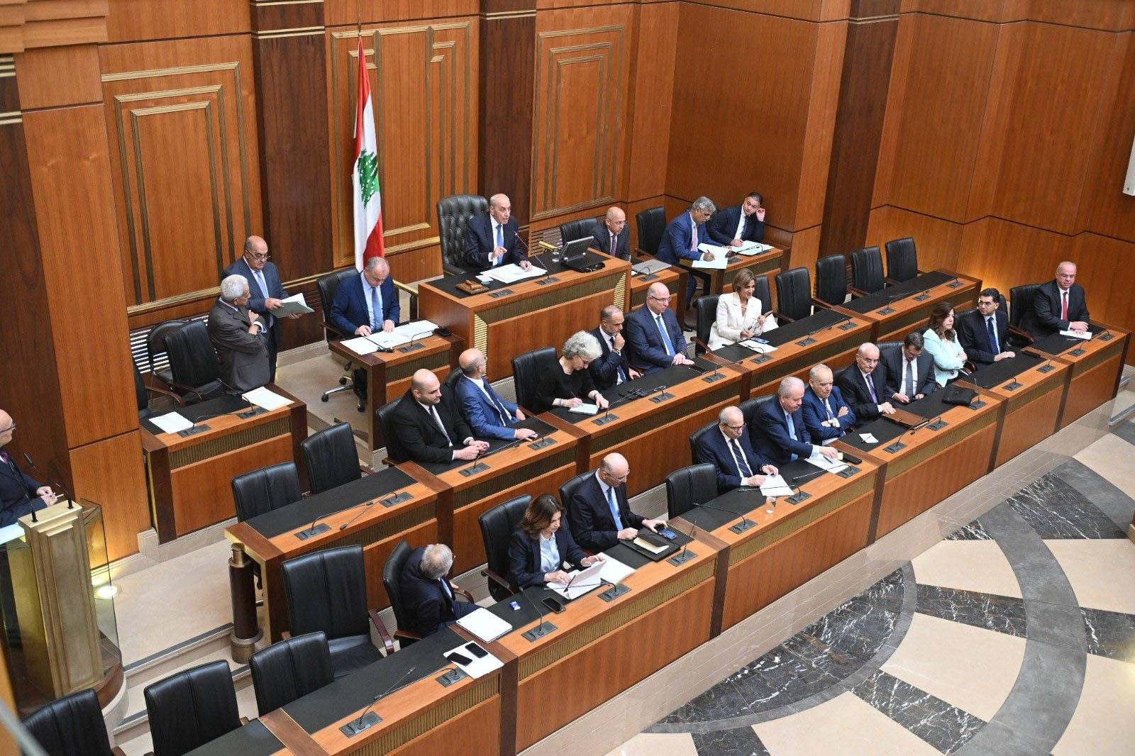 بارّاك يحذّر من حرب اهلية باتصال مع شخصية لبنانية
جلسة نيابية تعمّد بقاء الحكومة...لا انسحاب لوزراء قبل ربيع الانتخابات؟
عدوان إسرائيلي على البقاعيحصد 12 شهيداً ويستهدف المدنيين