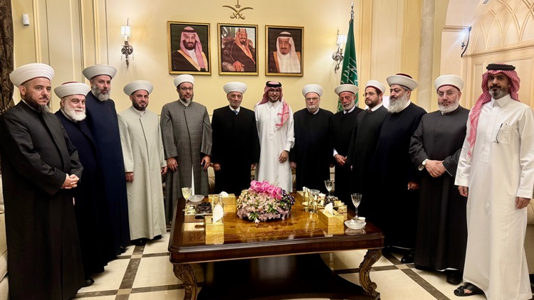 دريان ومفتون لبوا دعوة بخاري الى العشاء: تأكيد الثوابت وإتفاق الطائف