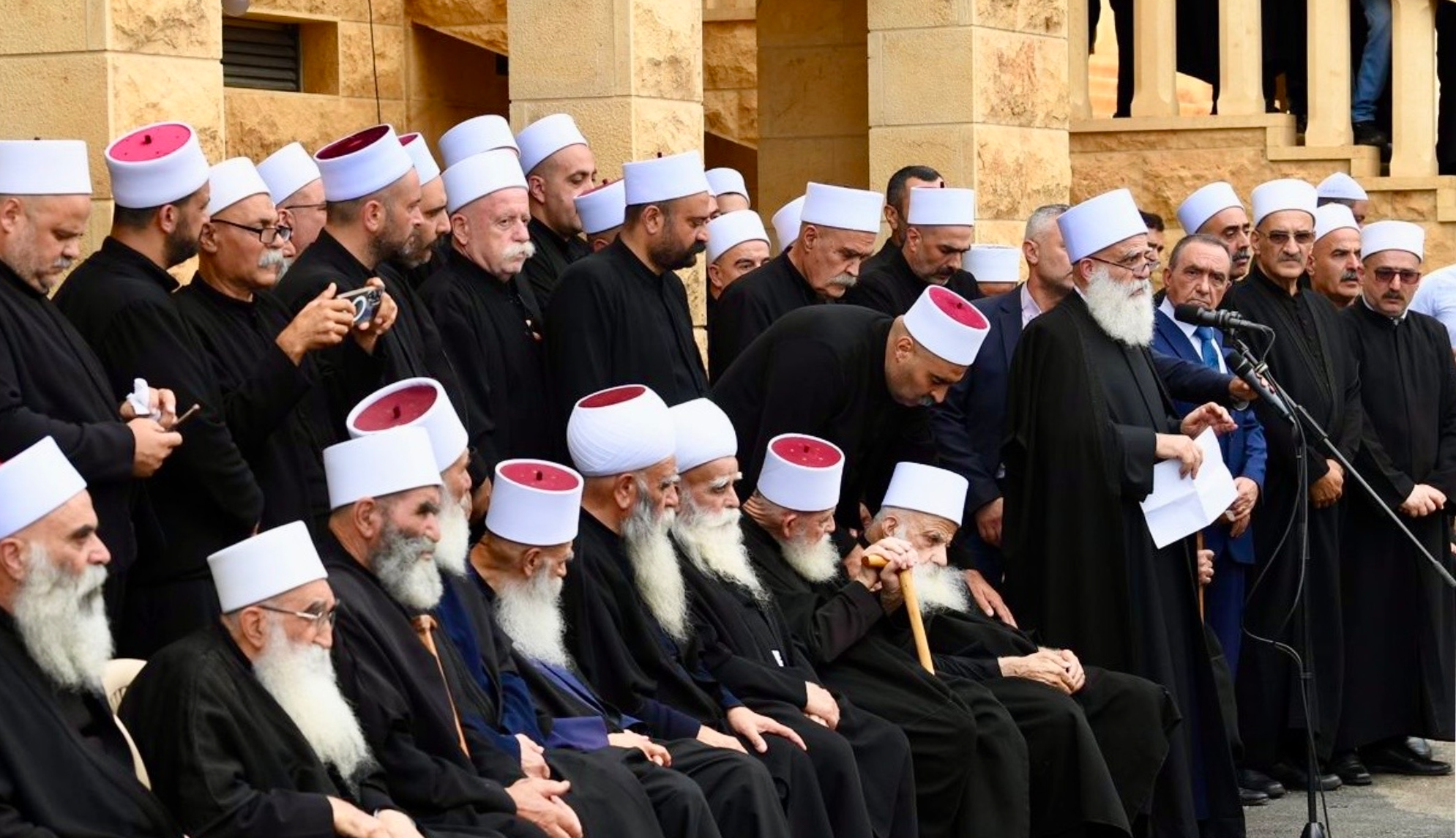 مواقف... عزاء وصلاة على أرواح شهداء السويداء بمشاركة جنبلاط ونواب
أبي المنى: ندعو الى وقف النفير وإنهاء العنف في السويداء والعمل لتبادل الأسرى
