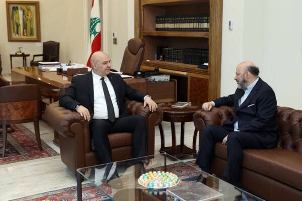 الرئيس عون عرض مع رياشي الأوضاع في لبنان والمنطقة