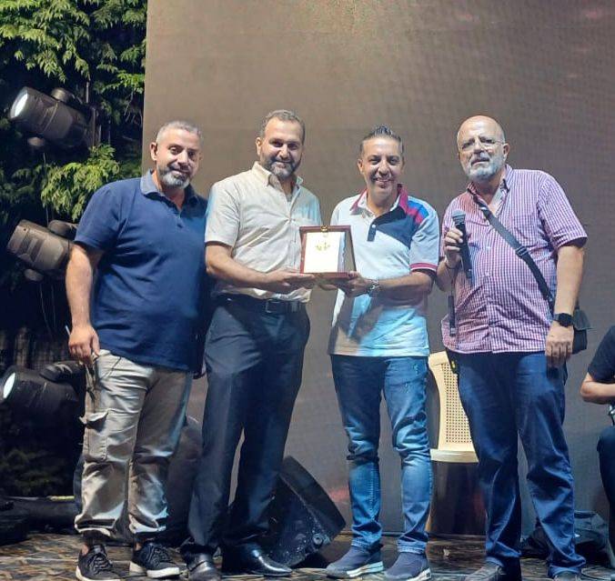 شبيبة مار الياس تعلبايا تكرّم الإعلامي طوني أبونعوم في مهرجان عيد مار الياس