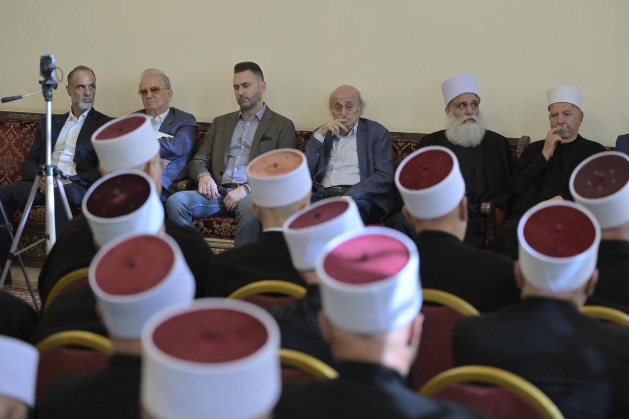 إجتماع استثنائي لـ"المجلس المذهبي" لمناقشة التطورات والمستجدات الحاصلة في السويداء
أبي المنى: نستصرخ العالم لاستدراك تداعيات الانزلاق الخطر الى ميدان الدم والنار
جنبلاط: لتشكيل لجنة تحقيق لكشف ما جرى ضد أهلنا في السويداء وضد البدو
