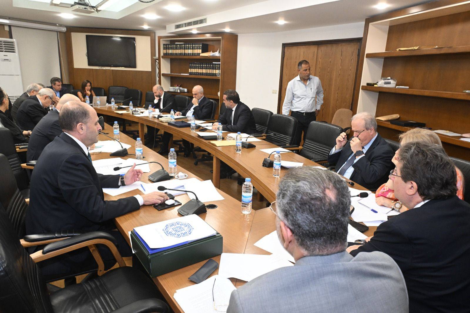 فرعية المال النيابية انجزت المواد المتعلقة بالهيئة المصرفية العليا

ولجنة الرقابة وتمثل المودعين بلجان التصفية