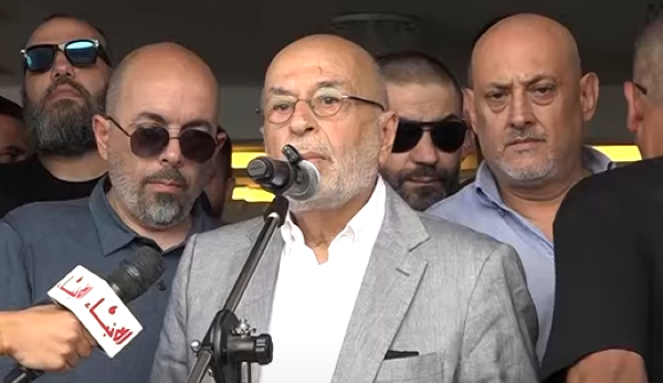 وقفة تضامنية في عاليه حداداً على شهداء السويداء
شهيب: لمحاسبة من أساؤوا الى العمائم