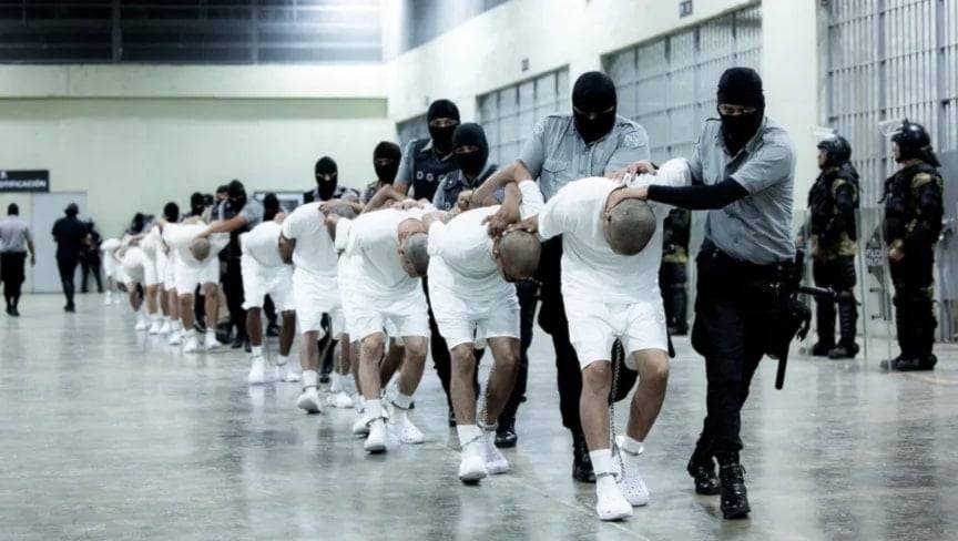 فنزويلا تتهم السلفادور بتعذيب مهاجرين