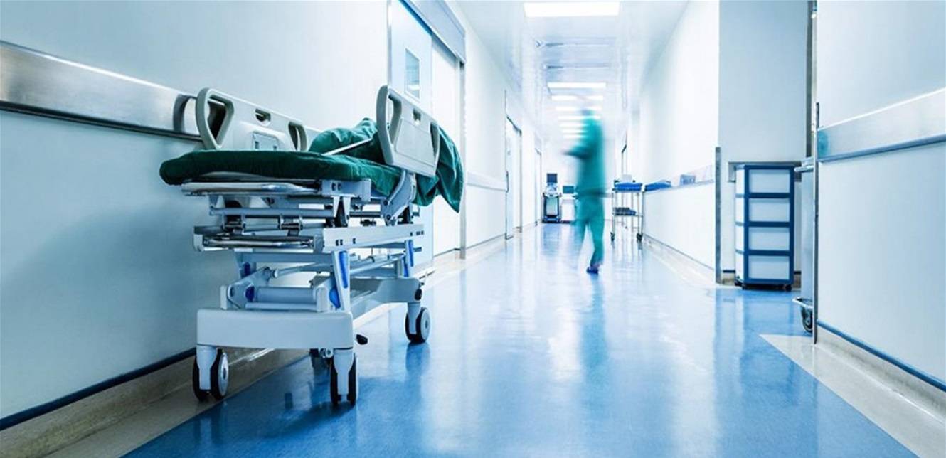 حالته خطيرة... نقل كاتب شهير إلى العناية المركزة بعد تدهور وضعه الصحيّ