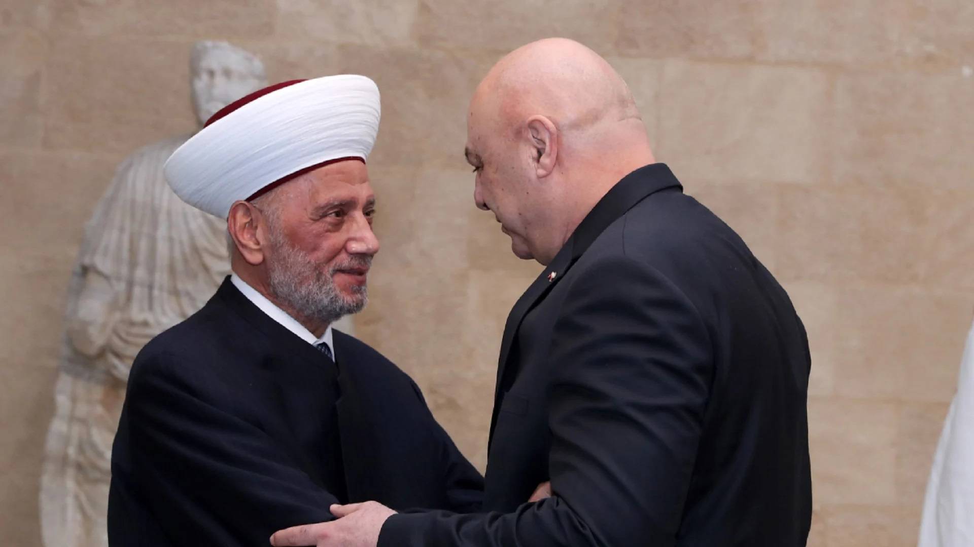 دريان من بعبدا: لن يستطيع أحد تمرير أي مشروع تقسيمي أو تفتيتي إذا توحّد اللبنانيون