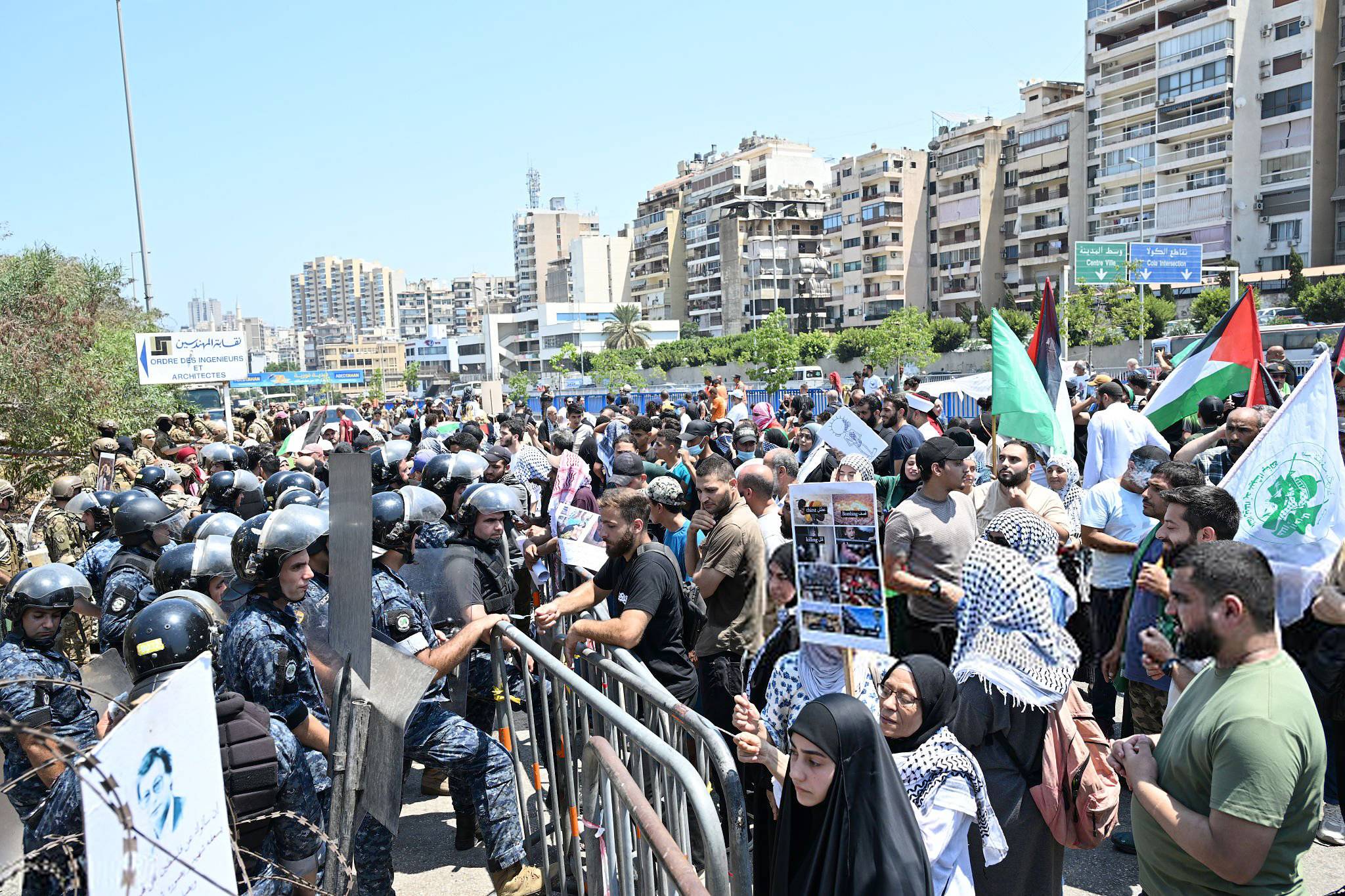 القلق يسود... وردّ جعجع وجنبلاط: الطوائف تستعدّ للآتي!
قنبلة براك السياسية تنفجر من بكركي: لا أعلم النهاية!
البرلمان يُحيل صحناوي والجراح وحرب إلى التحقيق ويرفع الحصانة عن بوشكيان