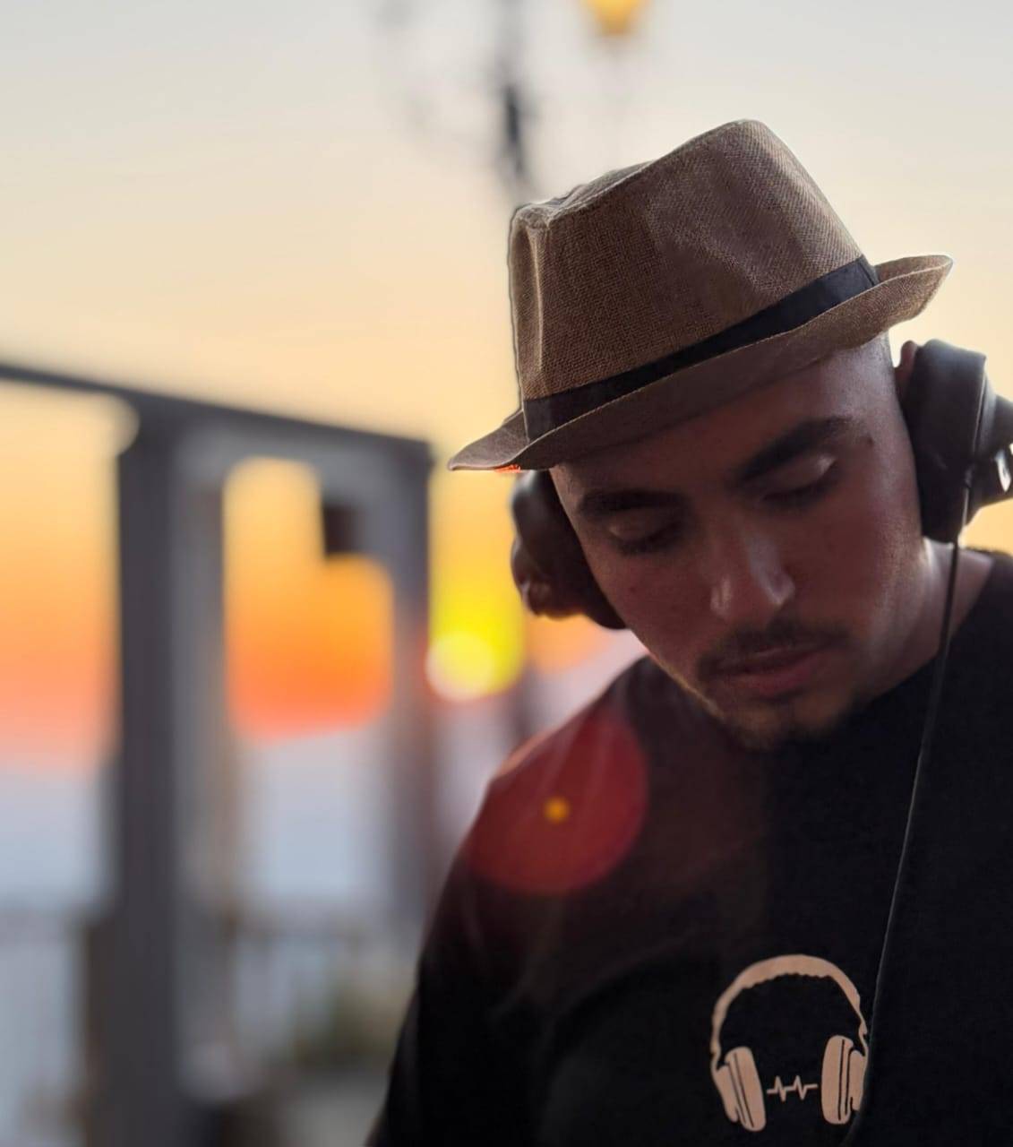 بين الفن والاحتراف...DJ جاد سليمان يحوّل السهرات إلى لحظات لا تُنسى!