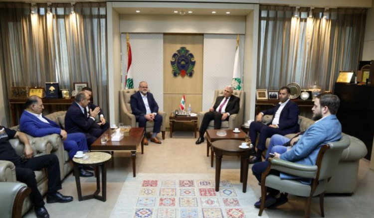 اتحاد نقابات الأفران والمخابز زار

اللواء شقير عارضا لواقع عمال القطاع