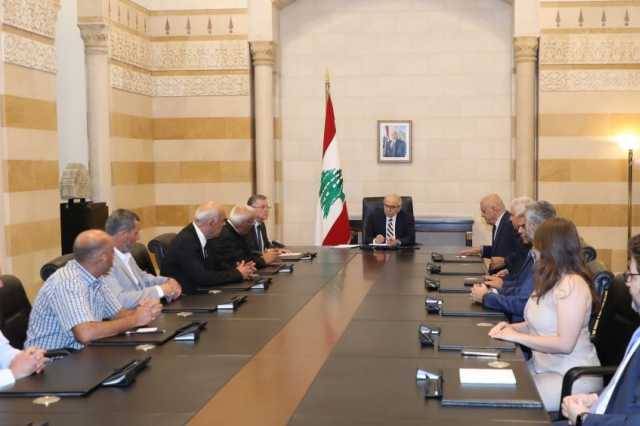 بحث مع عون القوانين المطروحة على مجلس النواب
سلام: مجلس الوزراء يعقد جلستين الأسبوع المقبل
 لبحث تنفيذ البيان الوزاري لجهة بسط السيادة