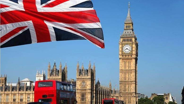 الحكومة البريطانية تستعين بمؤثري التواصل الاجتماعي لتوصيل رسائلها